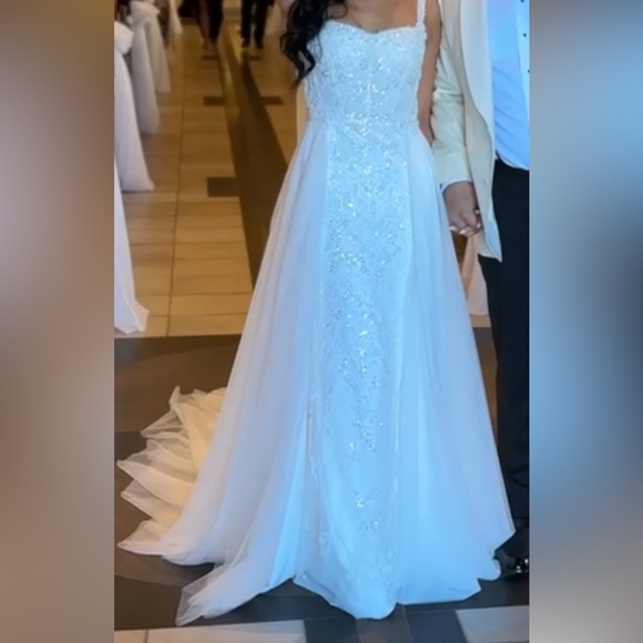 Made with love removable flowy overskirt and made with love cathedral veil - Picture 4 of 5